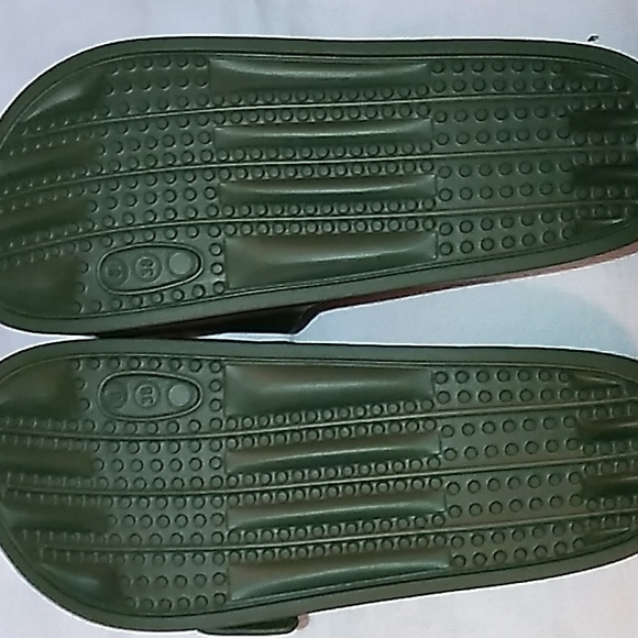Sandals Size: 8 Color: Green (army green color) - Picture 3 of 4
